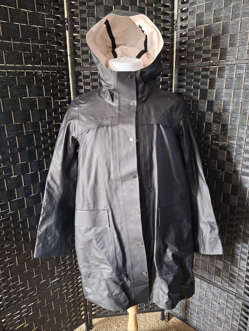 Lululemon Into The Drizzle Rain Jacket  Black Hood Waterproof Windproof Womens 8